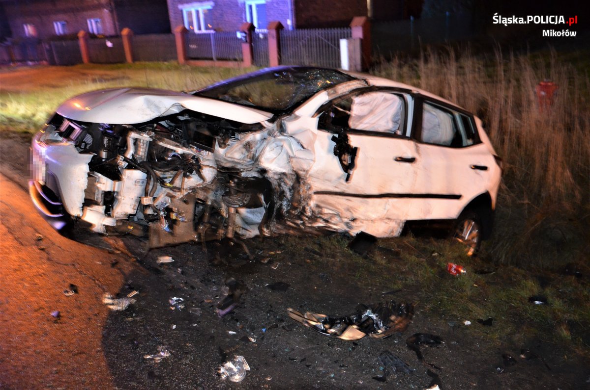 [AKTUALIZACJA] Groźny wypadek w Mikołowie! Zablokowana droga i jedna osoba w szpitalu