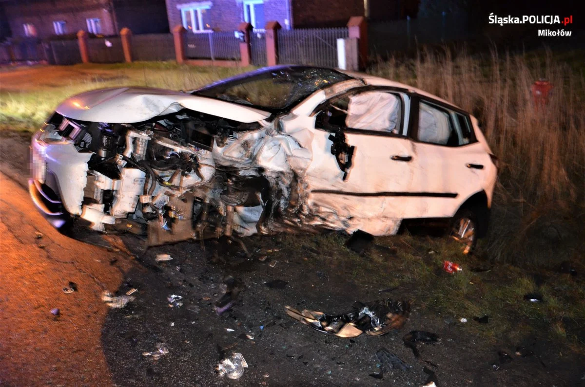 [AKTUALIZACJA] Groźny wypadek w Mikołowie! Zablokowana droga i jedna osoba w szpitalu