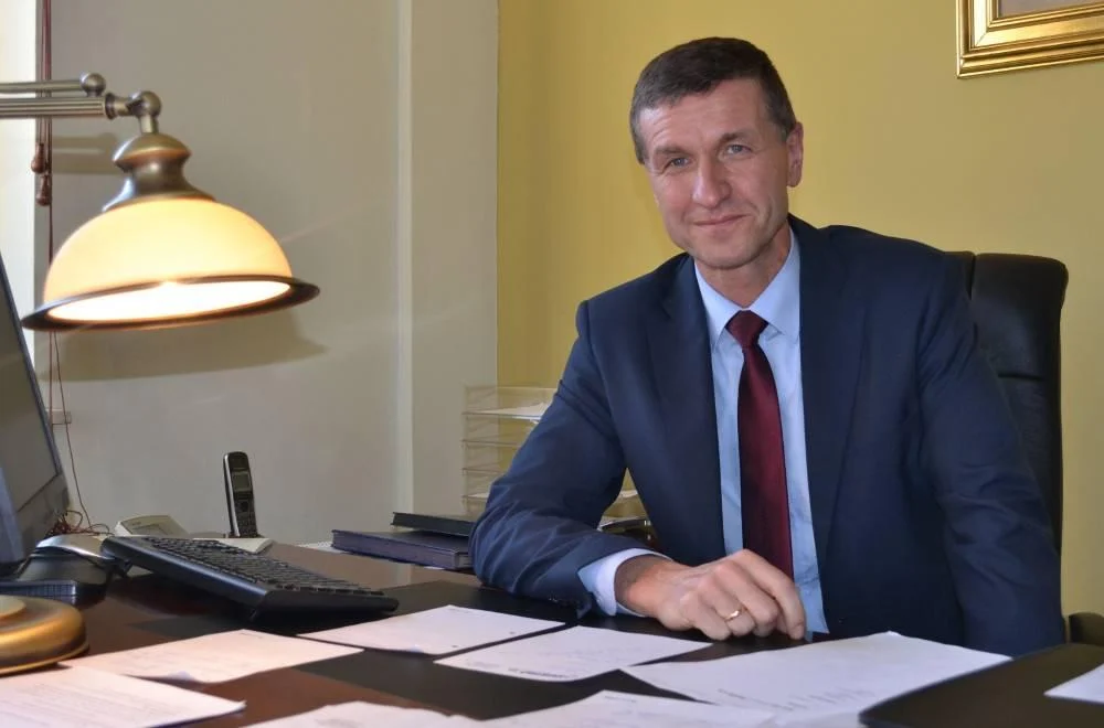 Burmistrz Mikołowa otrzymuje groźby śmierci za promowanie szczepień przeciwko COVID-19