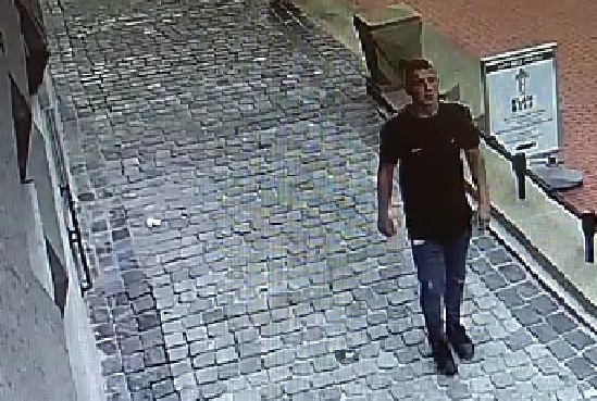 Zniszczył pylon reklamowy. Rozpoznajesz go?