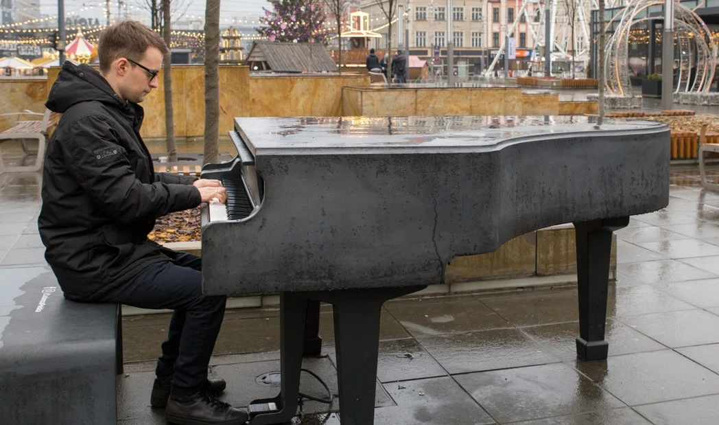 Wandale zniszczyli fortepiany na Stawowej i Placu Kwiatowym. Policja poszukuje sprawców