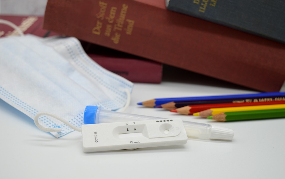 Czarnek: na ten moment nie podejmujemy żadnych decyzji odnośnie szkół