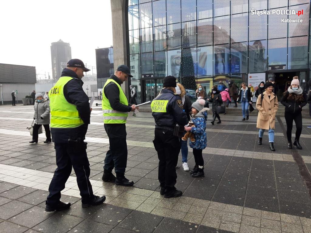 "Błyśnij dla życia". Katowicka drogówka przeprowadziła działania