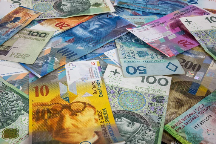 Kredyt we frankach – spłacać czy składać pozew?