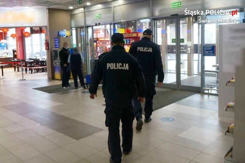 Poszukiwany wpadł przez brak maseczki