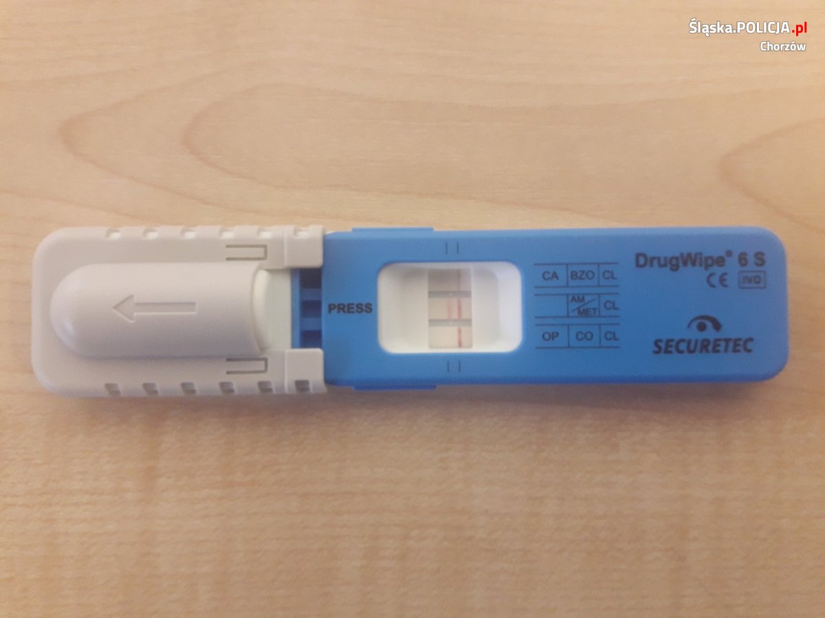 Prowadził pod wpływem narkotyków. Jego pasażerka była poszukiwana