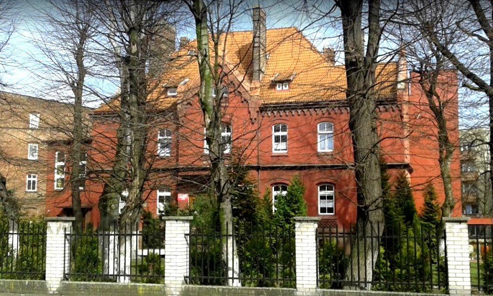 Co będzie dalej z budynkiem Domu Pomocy PCK przy Placu Piastowskim? Radni interweniują