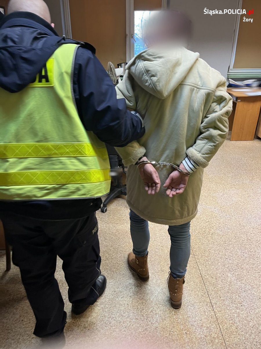 Kolizja osobówki z miejskim autobusem! Za kierownicą pijana 66-latka