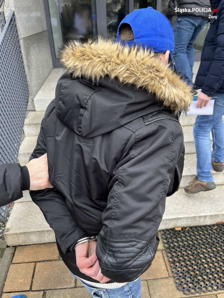 Miał być pojedynek na pięści, a skończyło się na kradzieży. Dwójka mężczyzn zatrzymana