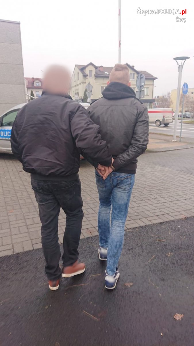 Miał być pojedynek na pięści, a skończyło się na kradzieży. Dwójka mężczyzn zatrzymana