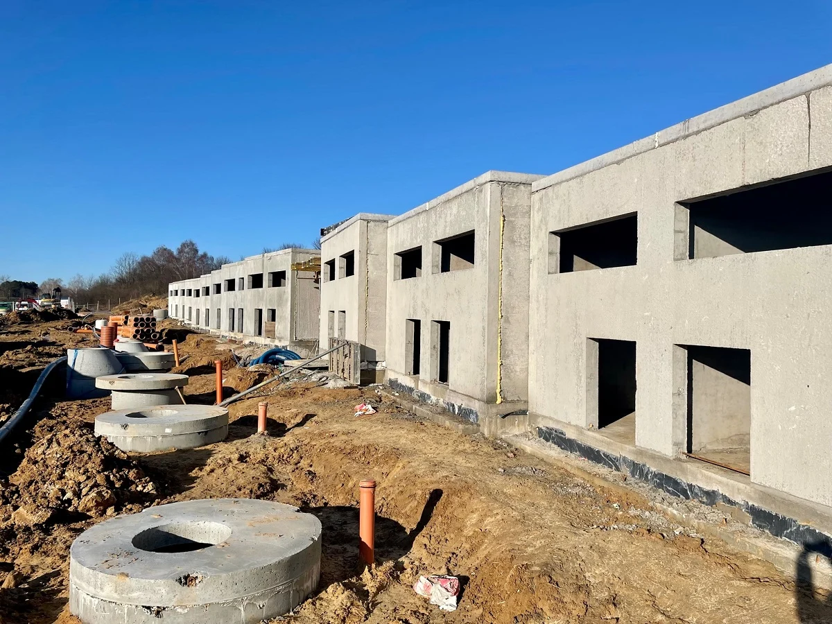 Trwa budowa nowej siedziby schroniska dla bezdomnych zwierząt. Jak długo potrwają prace?