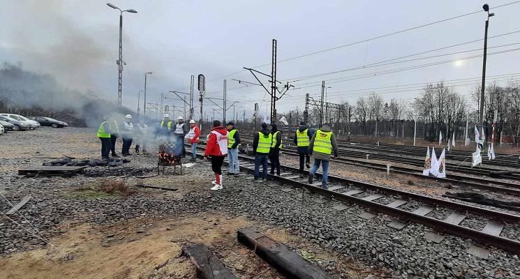 Górnicy rozpoczęli blokadę wysyłki węgla z kopalń PGG. Wspiera ich AGROunia