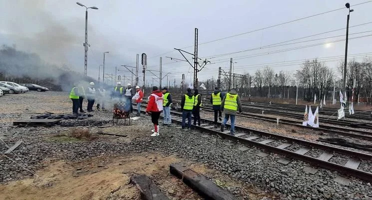 Górnicy rozpoczęli blokadę wysyłki węgla z kopalń PGG. Wspiera ich AGROunia