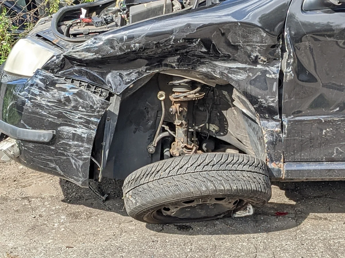Czym wyróżnia się naprawdę dobry auto złom?