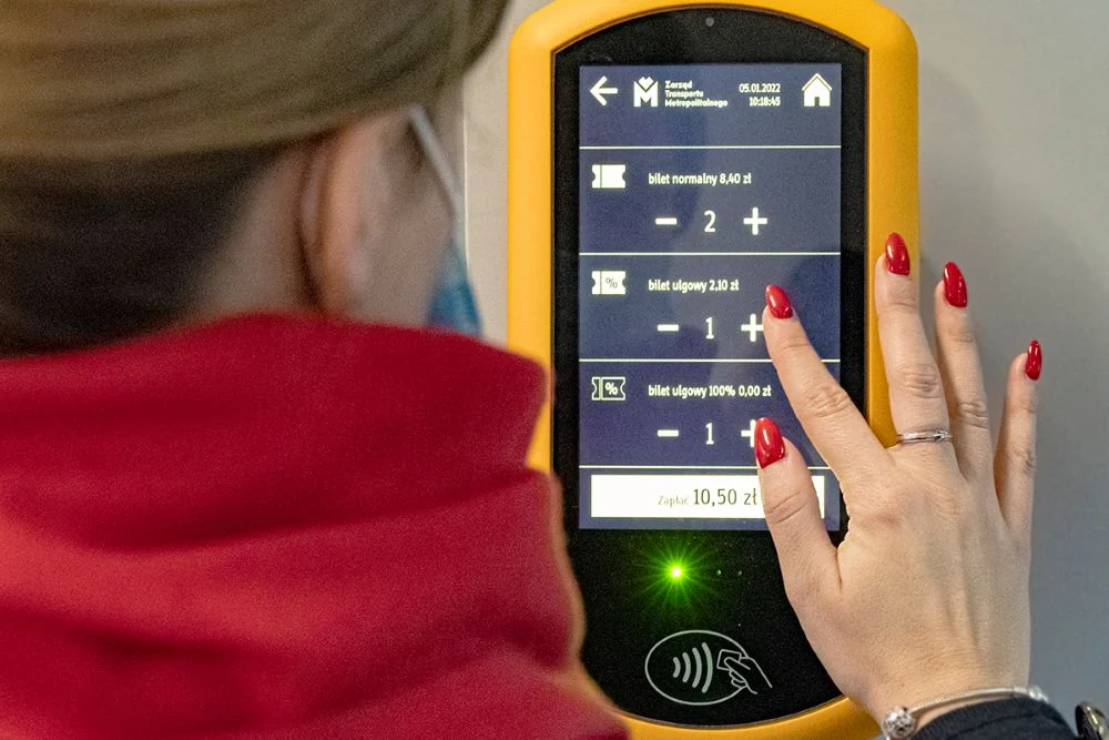 W autobusach i tramwajach ZTM pojawią się nowe kasowniki i automaty biletowe