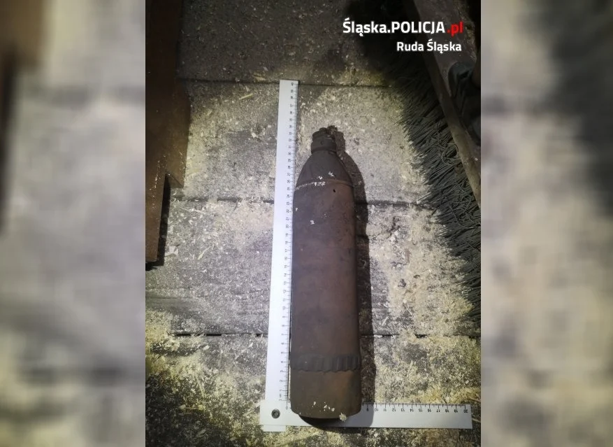 [AKTUALIZACJA] W kamienicy przy ul. Gliwickiej znaleziono pocisk artyleryjski!