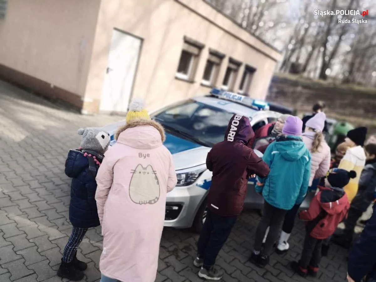 Policjanci odwiedzili dzieci na półkoloniach