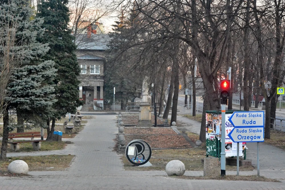 Plac Niepodległości w Goduli 13