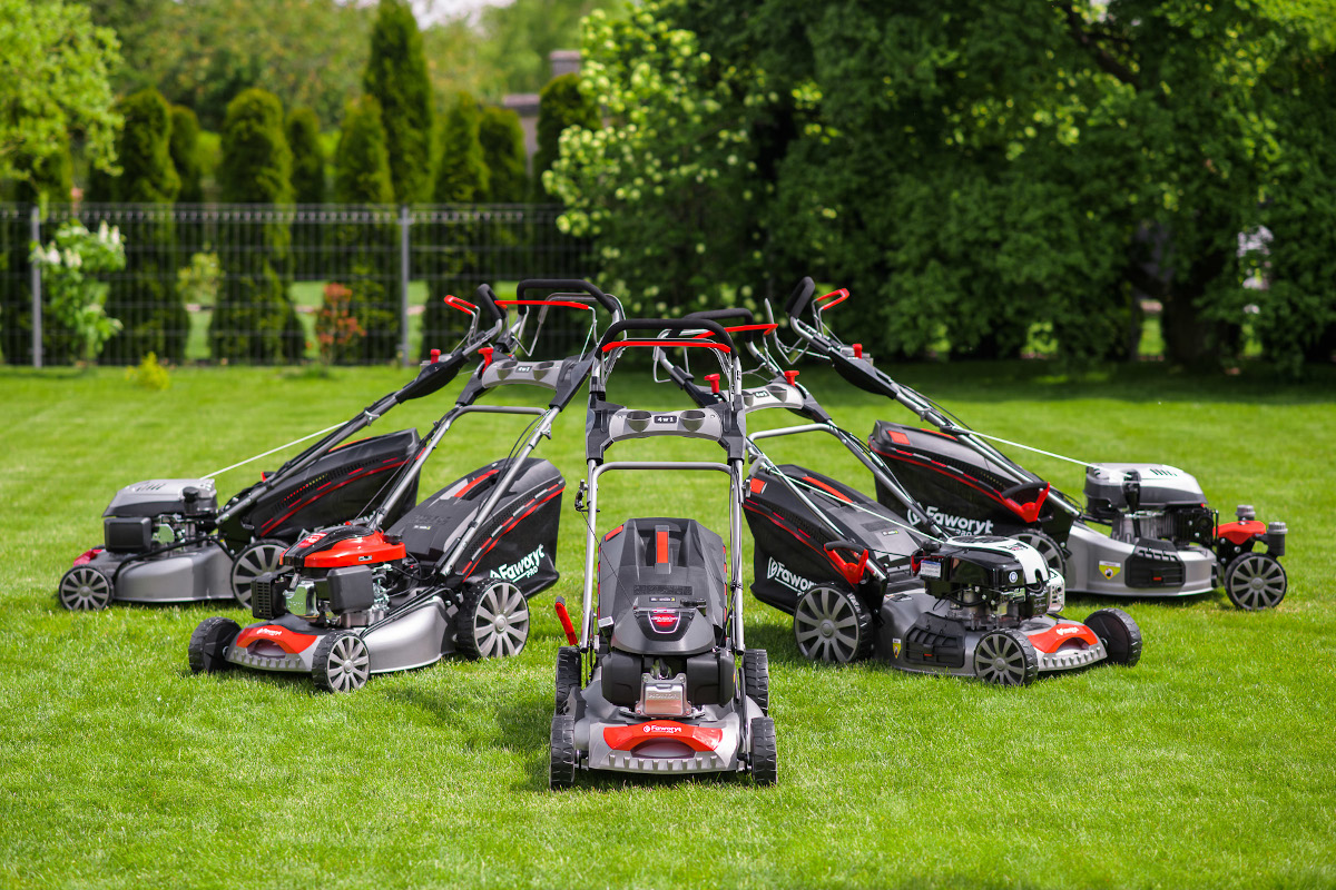 Dodatkowe funkcje w kosiarce spalinowej - jakie są warte wyższej ceny?