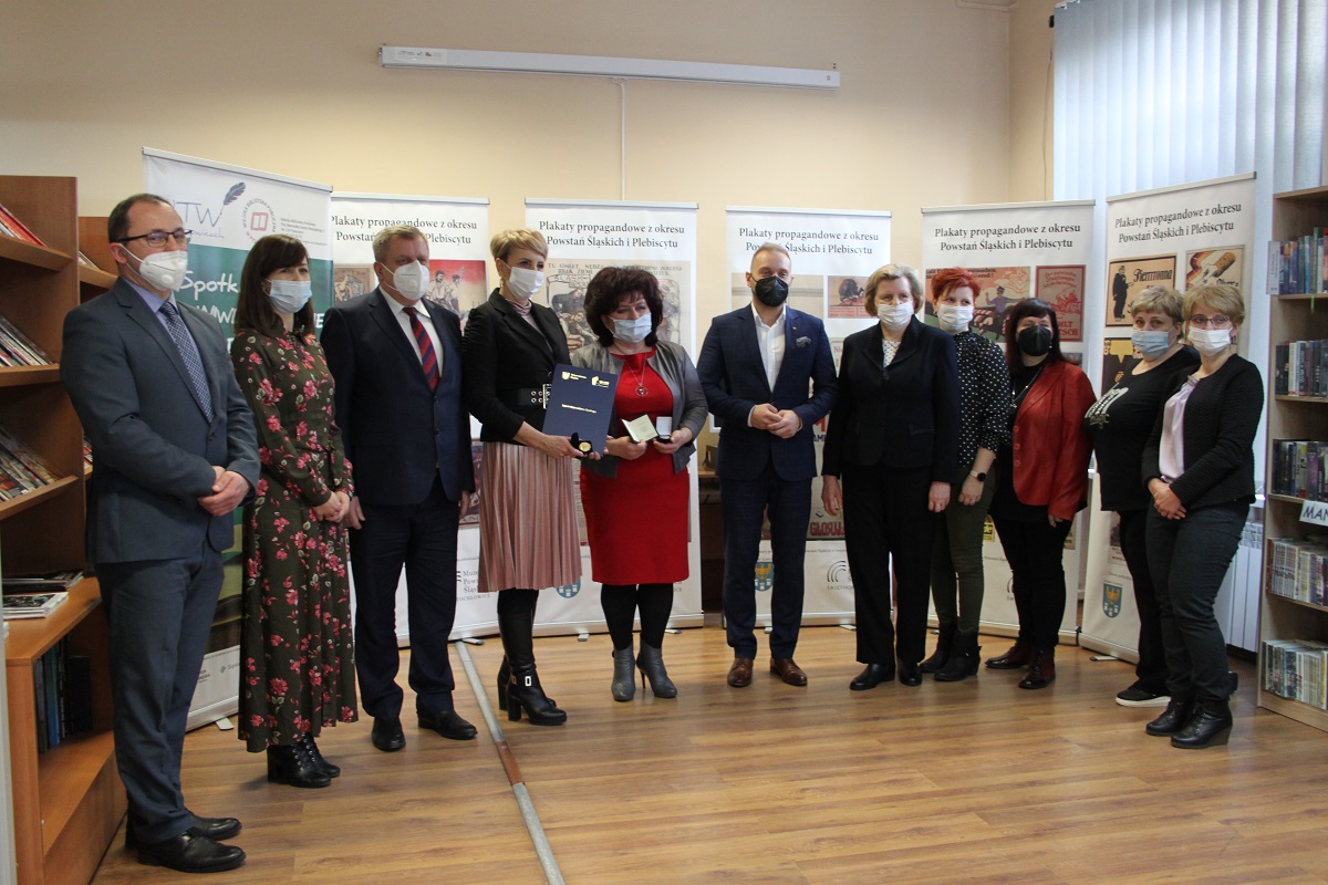 Zasłużeni dla województwa z Pyskowic. Złota odznaka dla biblioteki