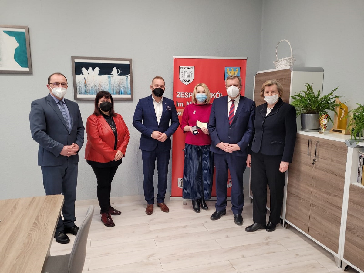 Zasłużeni dla województwa z Pyskowic. Złota odznaka dla biblioteki