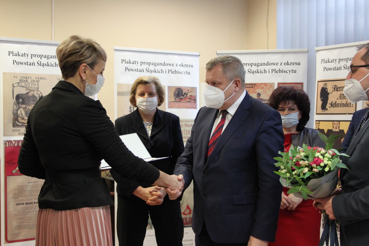 Zasłużeni dla województwa z Pyskowic. Złota odznaka dla biblioteki