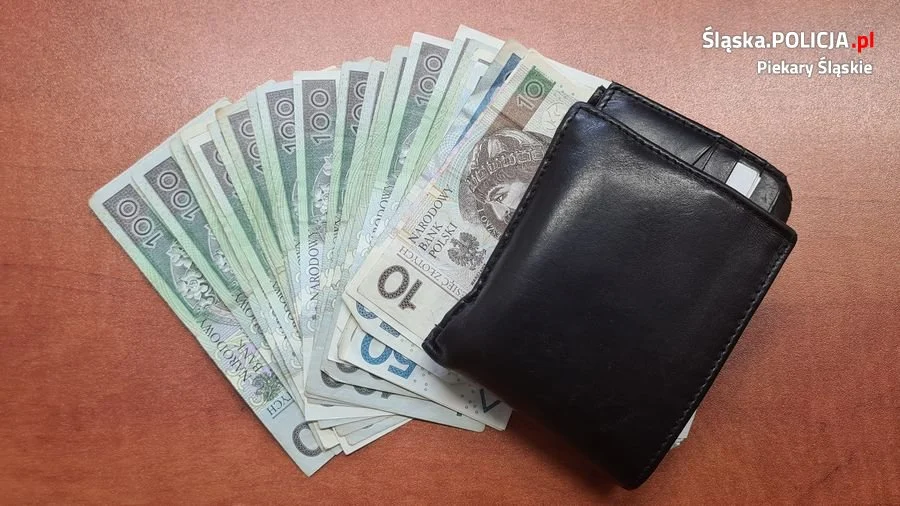 Znaleziony portfel z gotówką trafił na komendę