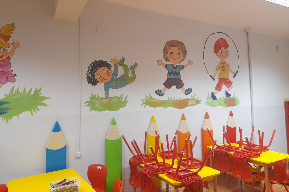 Prace malarskie w Miejskiej Szkole Podstawowej nr 13