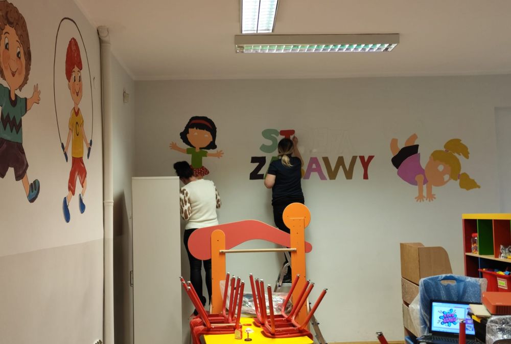 Prace malarskie w Miejskiej Szkole Podstawowej nr 13