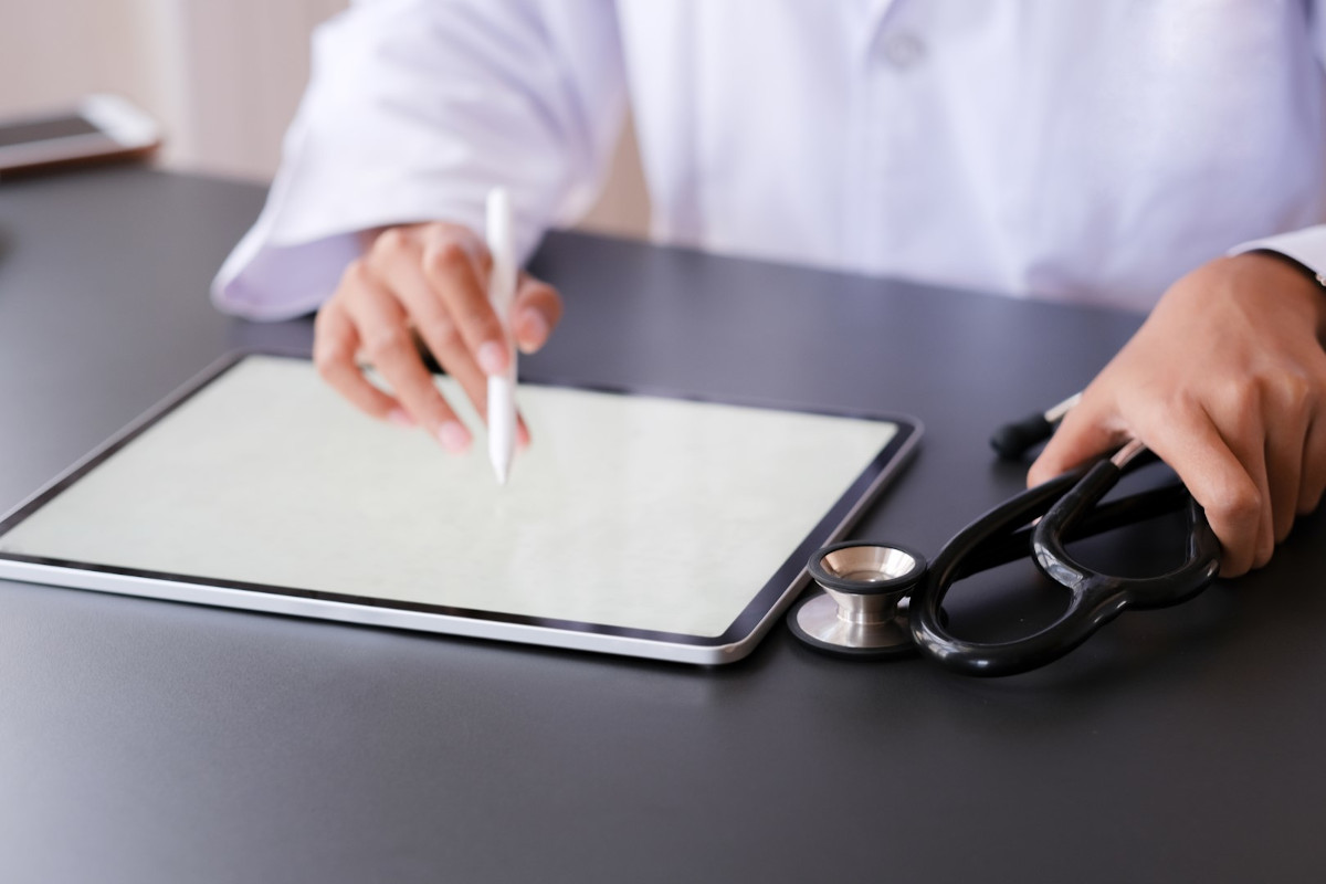 Kiedy warto udać się do hepatologa? Piewrsze objawy uszkodzenia wątroby