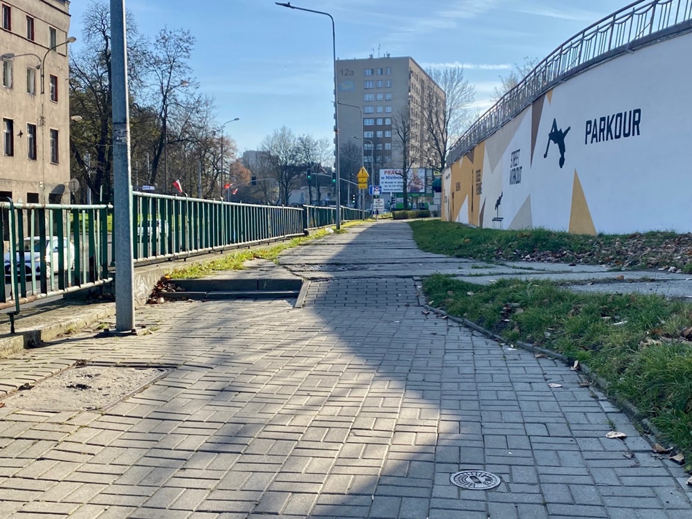 Chodnik i rampa przy ul. Chorzowskiej zostaną przebudowane. 21 lutego ruszają prace