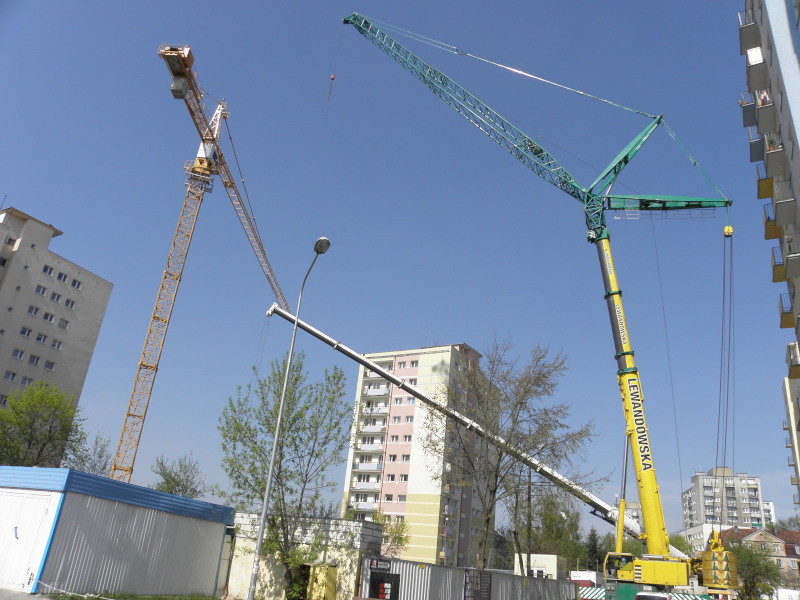 Czy warto skorzystać z usług dźwigowych?