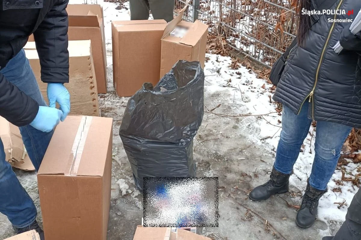 Wpadli z nielegalnym towarem i bronią sygnałową