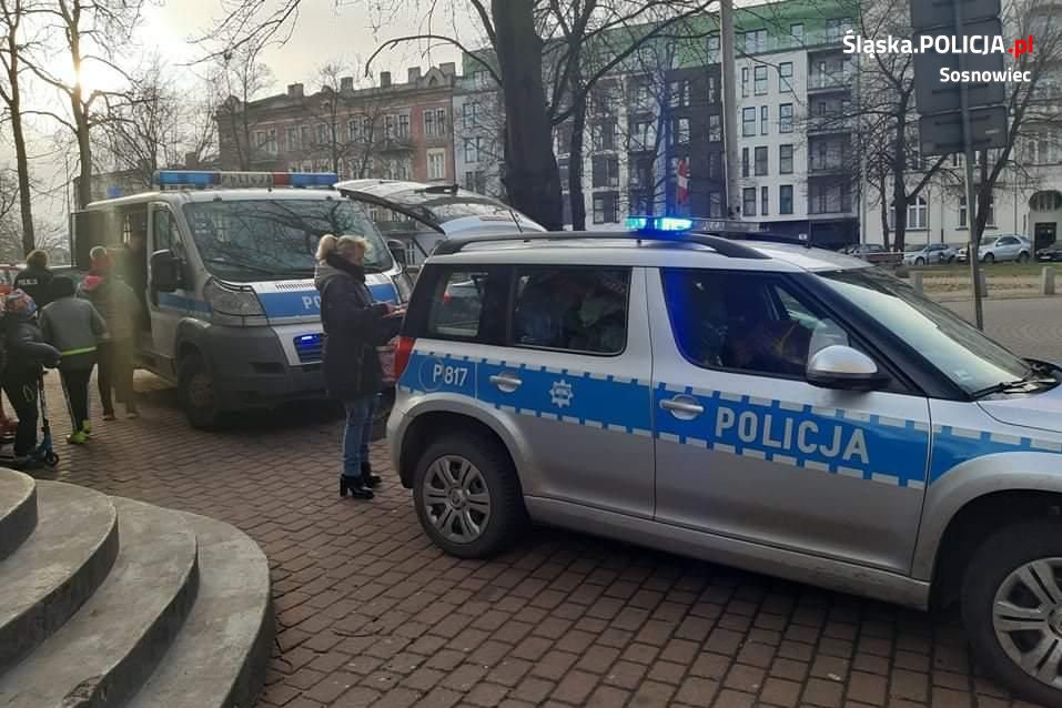Sosnowieccy policjanci wsparli zbiórkę odzieży na rzecz chorej dziewczynki