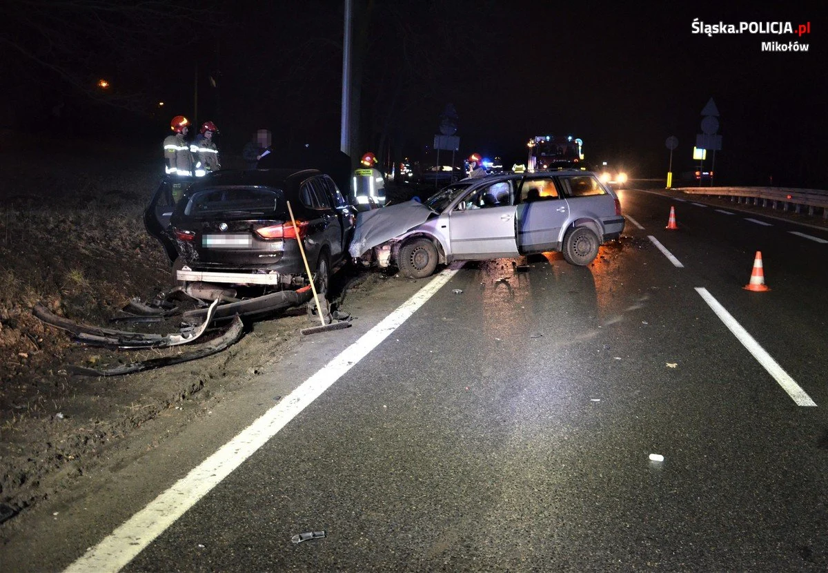 Zderzenie osobówek na DK 44 w Mikołowie. Jeden z kierujących z 3 promilami