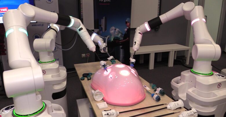 Roboty w medycynie. Konferencja w Wyższej Szkole Technicznej w Katowicach [WIDEO]