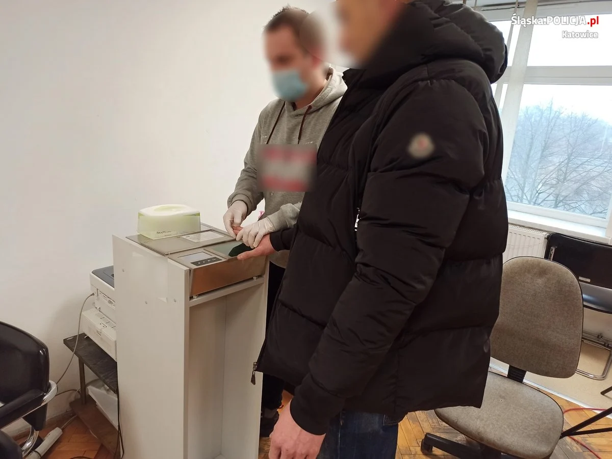 Policyjny dozór za groźby karalne i naruszenie miru domowego