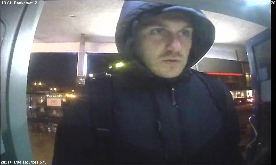 Oszukał metodą na "BLIK". Rozpoznajesz tego mężczyznę?