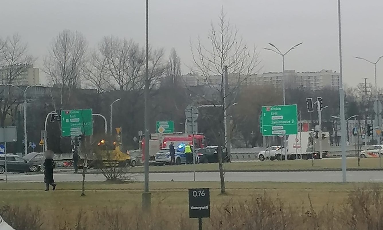 Kolizja na skrzyżowaniu ulic Grundmanna i Chorzowskiej. Droga była zablokowana