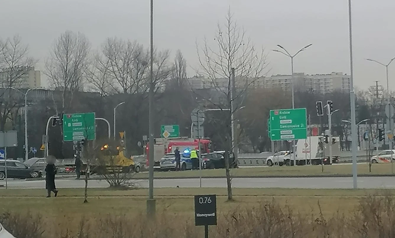 Kolizja na skrzyżowaniu ulic Grundmanna i Chorzowskiej. Droga była zablokowana