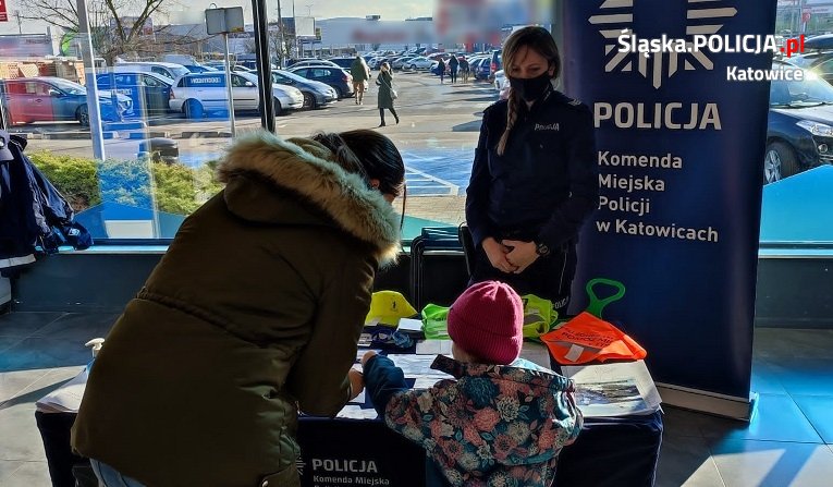Katowiccy policjanci o bezpieczeństwie na stoku