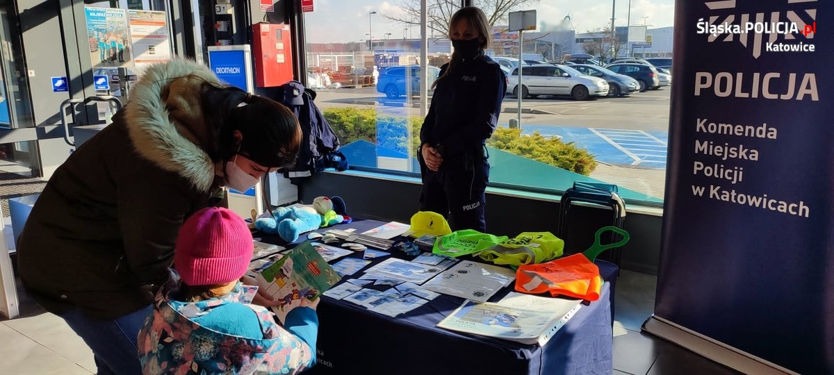 Katowiccy policjanci o bezpieczeństwie na stoku