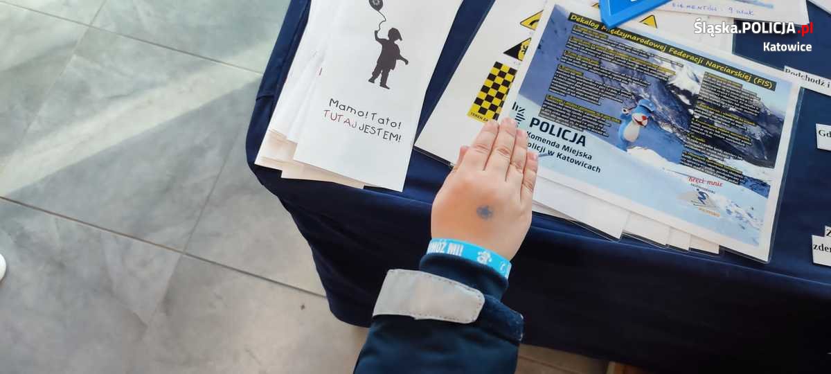 Katowiccy policjanci o bezpieczeństwie na stoku