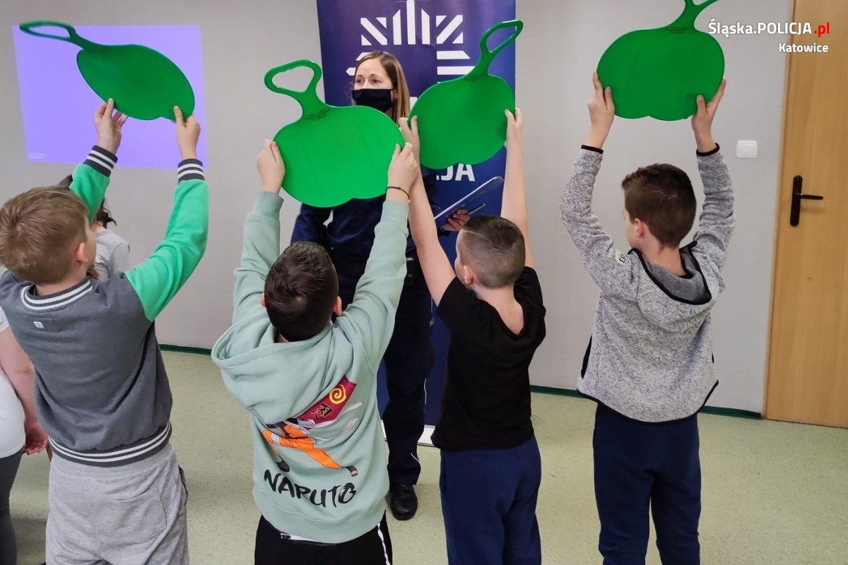 Akcja "Kruchy lód" z dziećmi z osiedlowego klubu jednej ze spółdzielni mieszkaniowych