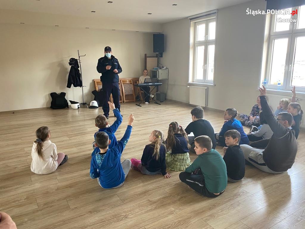 Bezpieczne ferie w Miejskim Domu Kultury Batory z chorzowskimi dzielnicowymi