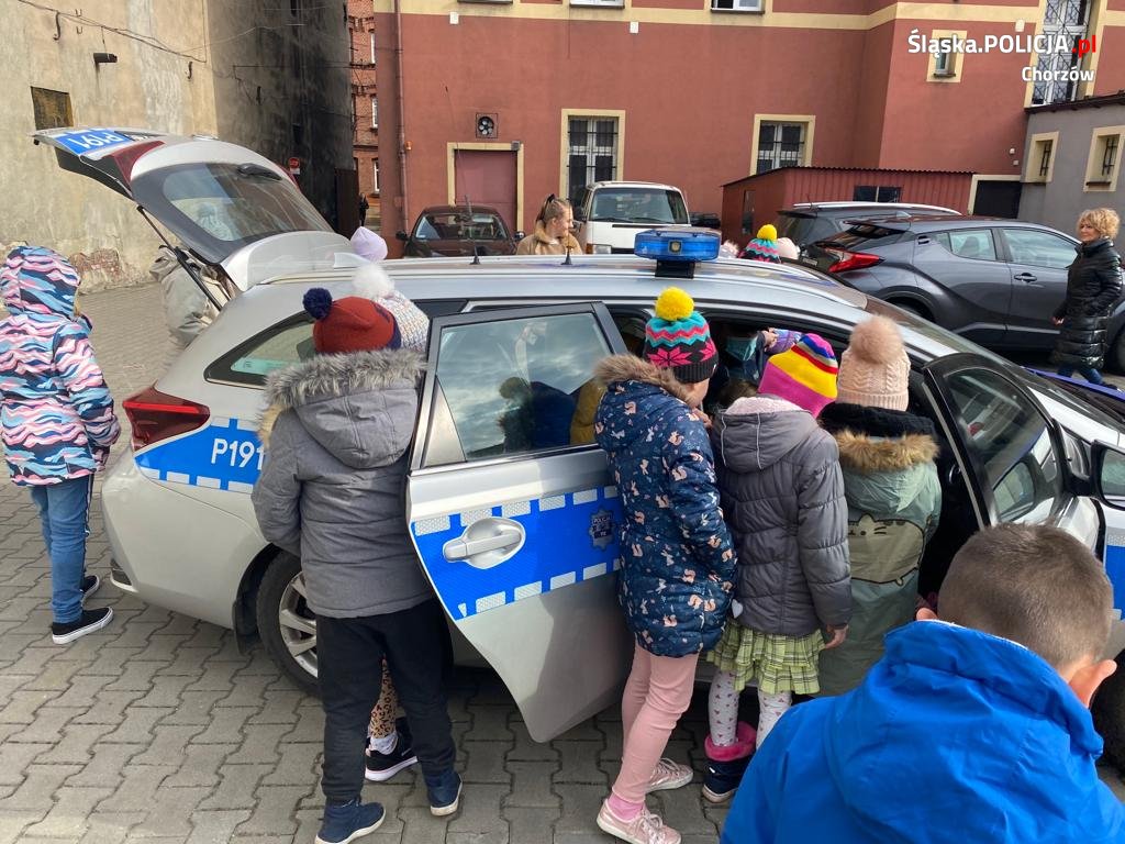 Bezpieczne ferie w Miejskim Domu Kultury Batory z chorzowskimi dzielnicowymi