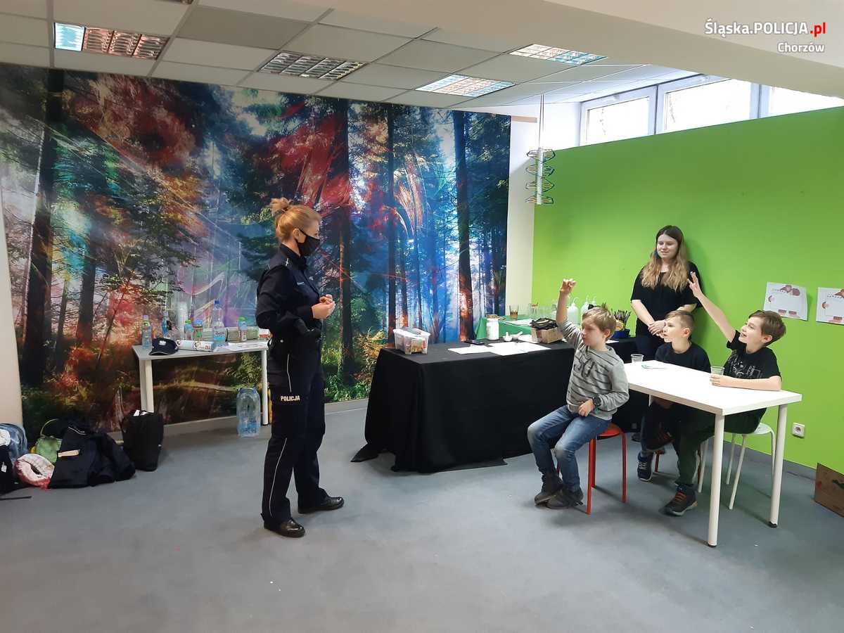 Chorzowscy policjanci spotkali się z półkolonistami