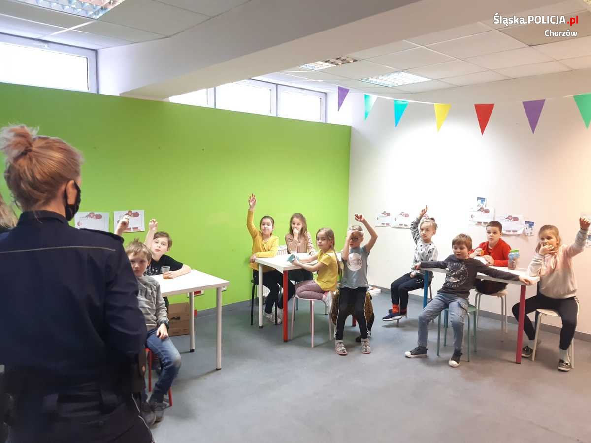 Chorzowscy policjanci spotkali się z półkolonistami