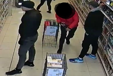 Podejrzewani o kradzież. Rozpoznajesz ich?