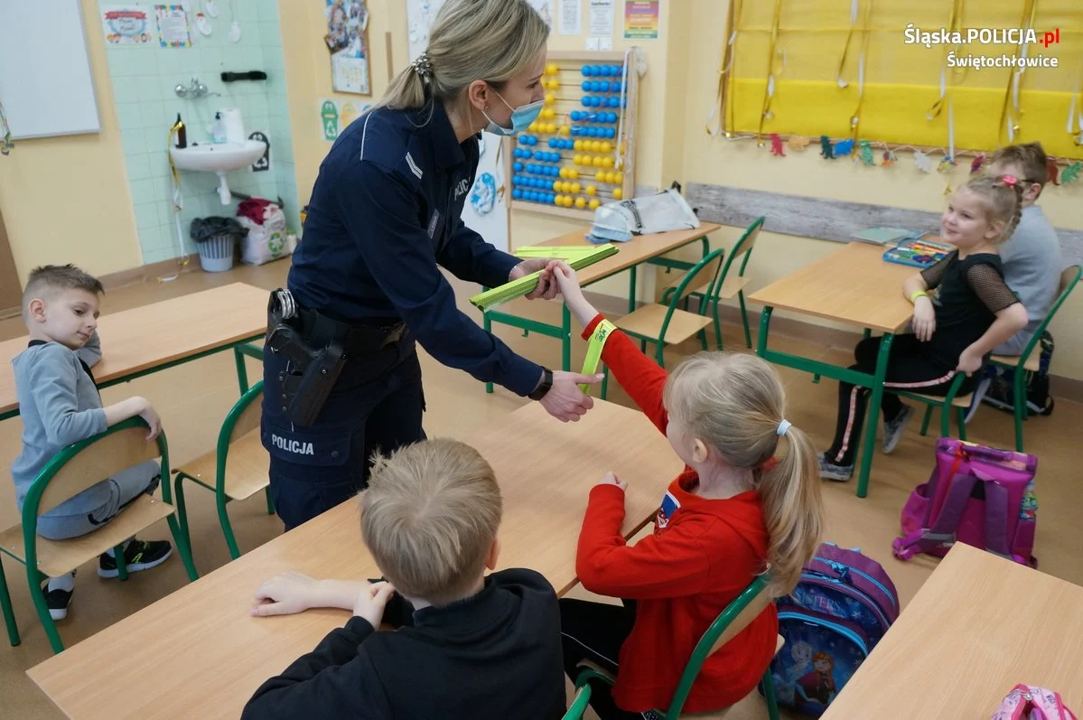 Aby ferie były bezpieczne. Cykl spotkań z miejscowymi dzielnicowymi